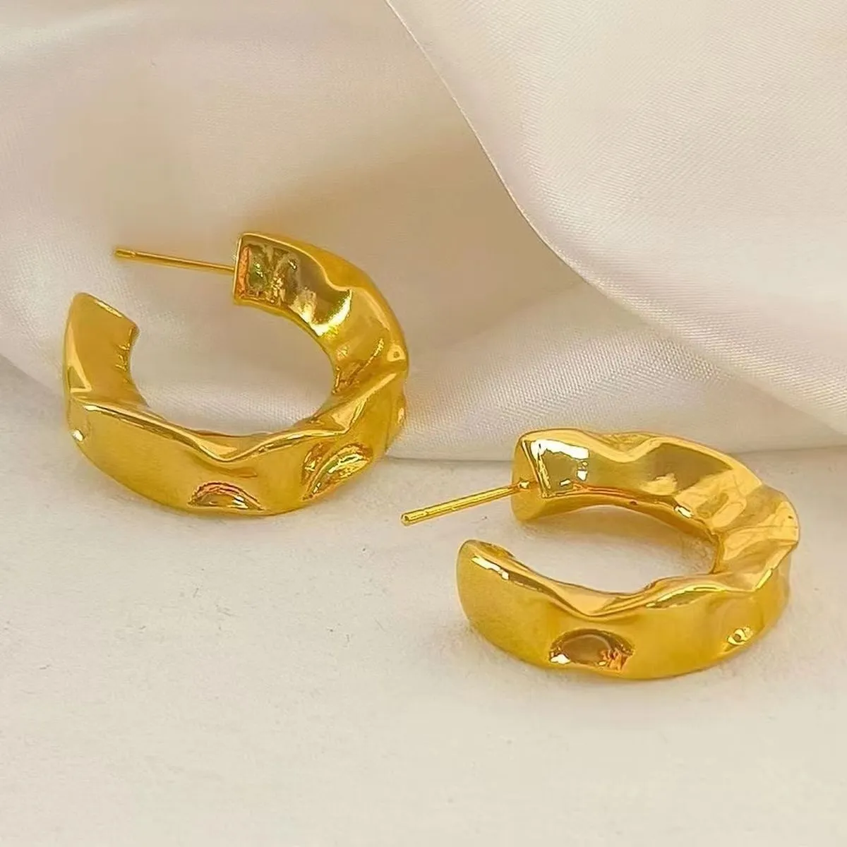 Beaten Gold Glossy 18K Gold Anti Tarnish Copper Hoop Bali Earring for Women