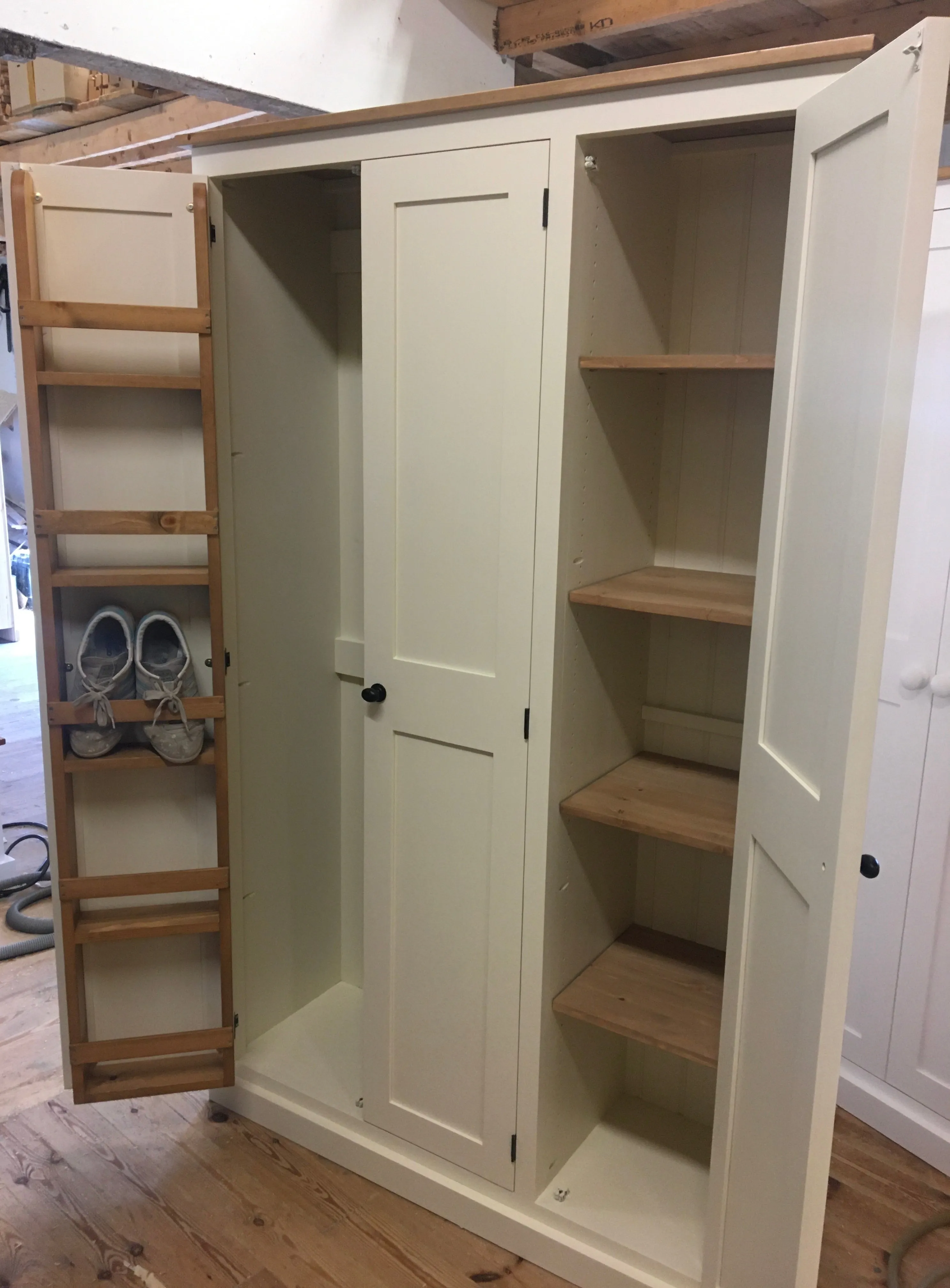 **NEW 3 Door Hall, Utility Room, Cloak Room Coat Cupboard with SHOE STORAGE RACKS (40 cm deep)