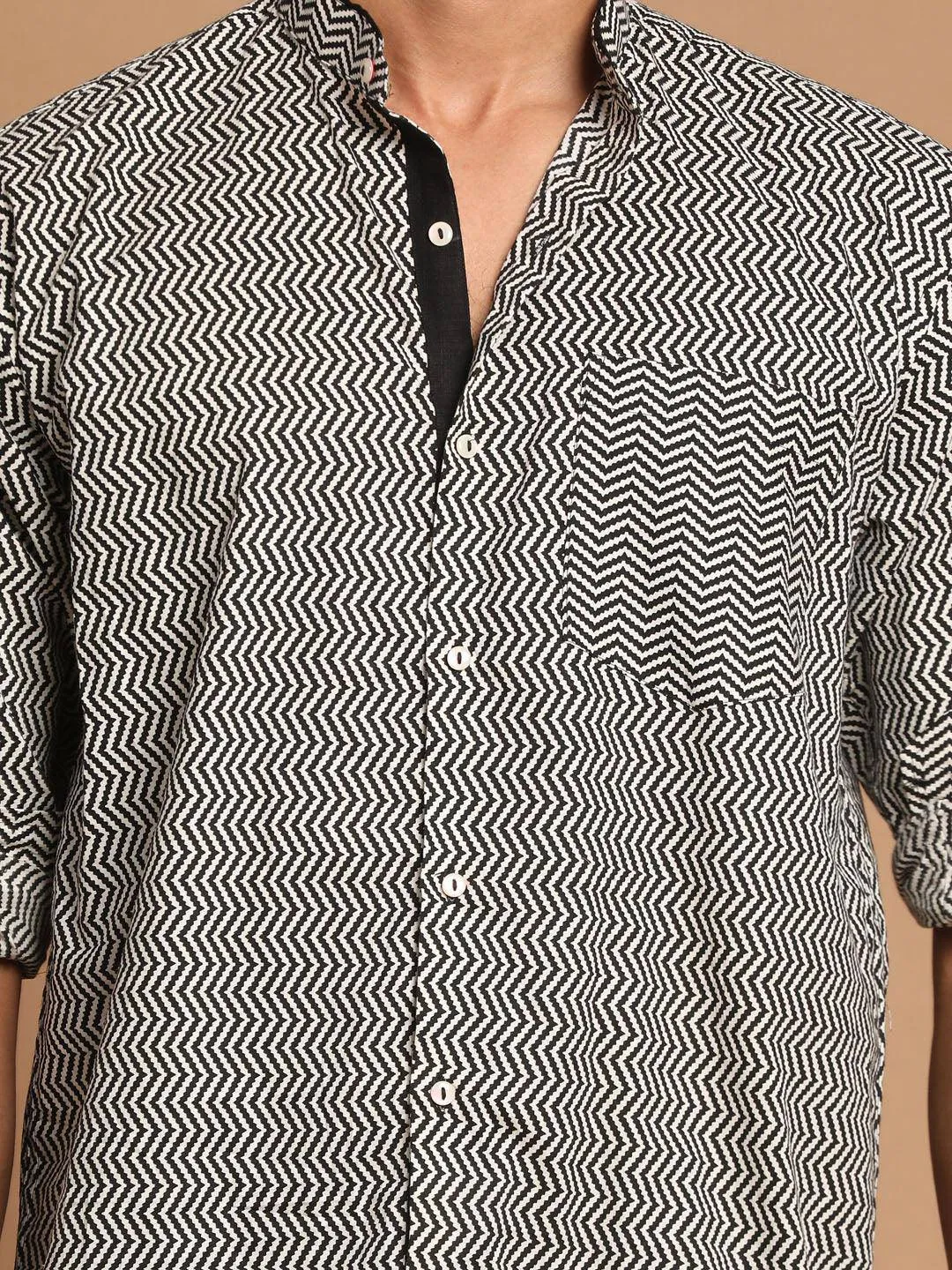 VASTRAMAY Men's Black Zig-Zag Printed Shirt